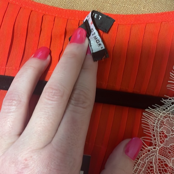 Romeo & Juliet Red Tank with Lace detail - M - Picture 3 of 7